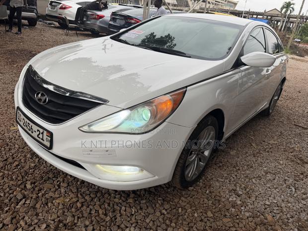 Hyundai Sonata Limited 2.0T Sedan (2.0L 4cyl 6A) 2013 White