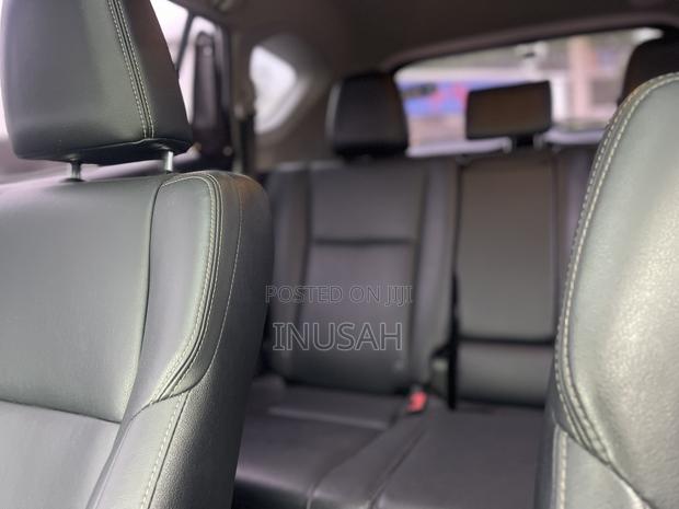 Toyota RAV4 Limited 4dr SUV AWD (2.5L 4cyl 6A) 2014 White