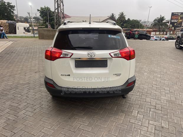 Toyota RAV4 Limited 4dr SUV (2.5L 4cyl 6A) 2014 White