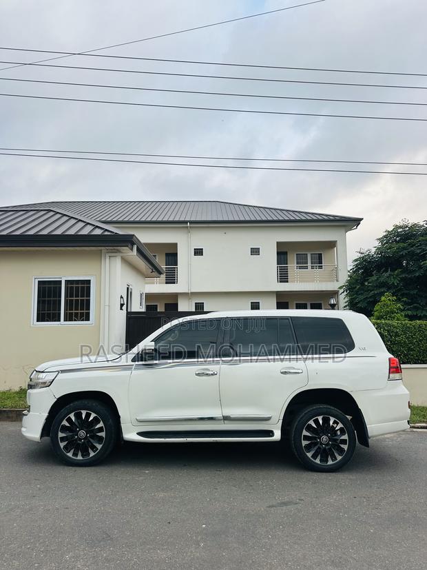 Toyota Land Cruiser 2006 White