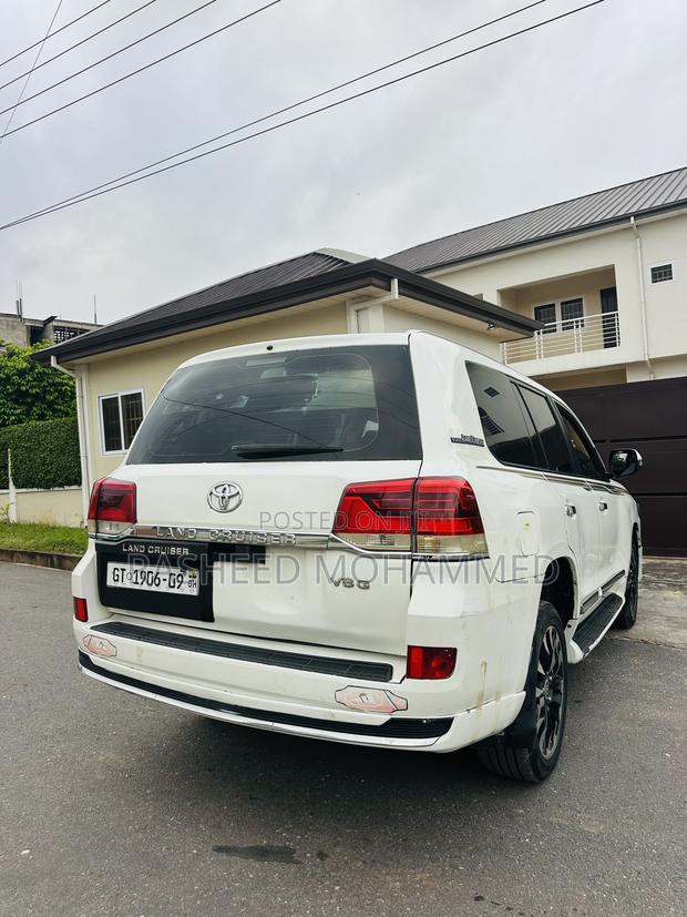 Toyota Land Cruiser 2006 White