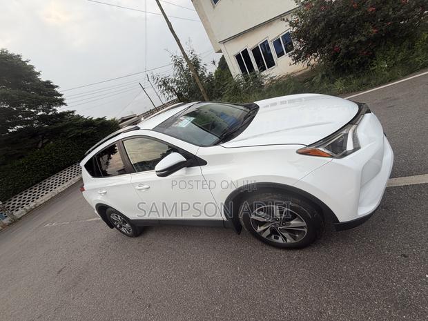Toyota RAV4 2017 White
