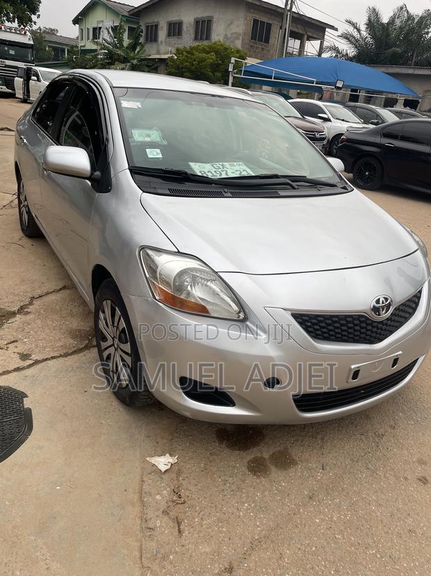 Toyota Yaris 2012 Silver
