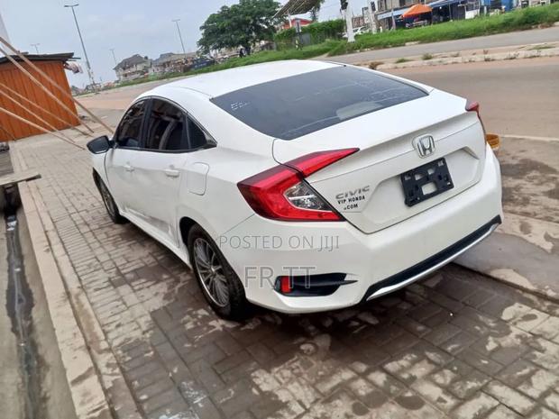 Honda Civic 2019 White