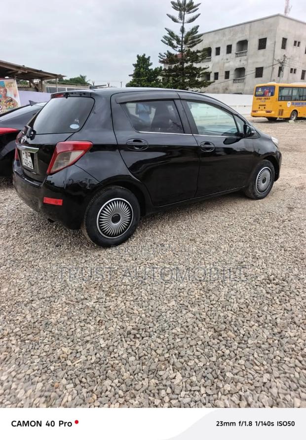 Toyota Vitz 1.3 FWD 5dr 2012 Black