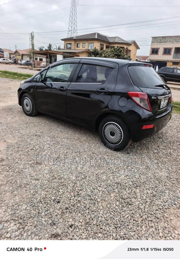 Toyota Vitz 1.3 FWD 5dr 2012 Black