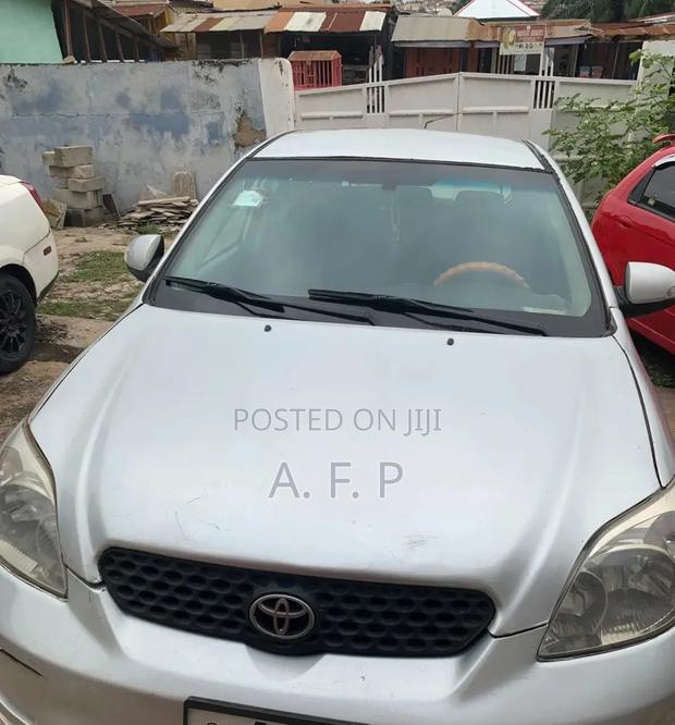 Toyota Matrix Hatchback FWD (1.8L 4cyl 5M) 2007 Silver