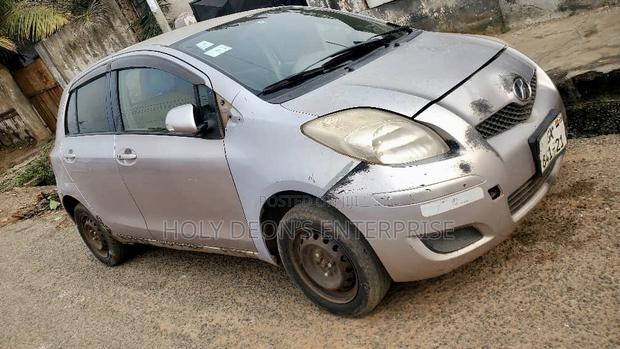 Toyota Vitz 1.3 FWD 5dr 2010 Silver