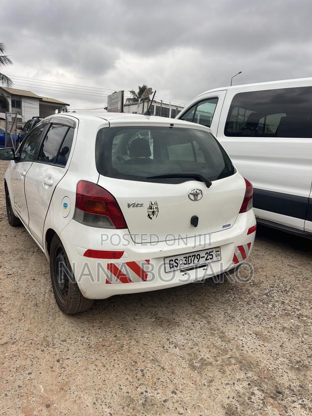 Toyota Vitz 2010 White