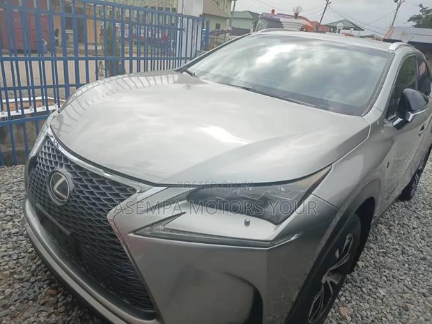 Lexus NX 2016 Silver