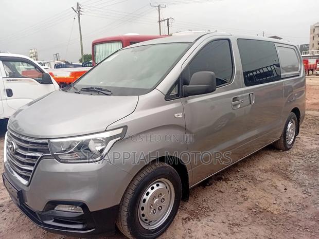 Hyundai H200 2021 Gray