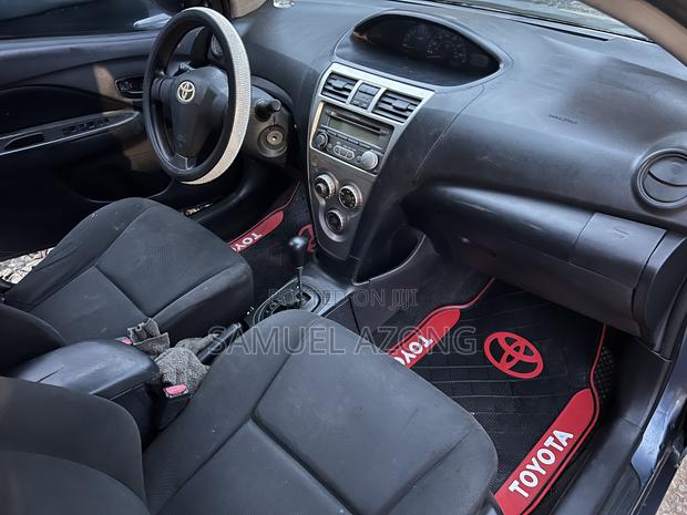 Toyota Yaris Base Sedan 4dr 2011 Blue