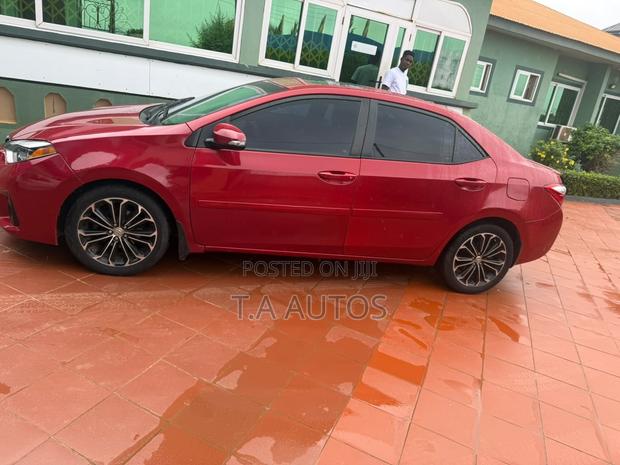 Toyota Corolla S 4dr Sedan (1.8L 4cyl CVT) 2016 Red