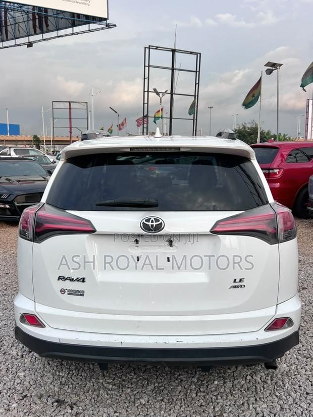 Toyota RAV4 LE AWD (2.5L 4cyl 6A) 2016 White