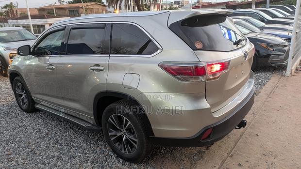 Toyota Highlander Limited 4x2 V6 (3.5L 6cyl 8A) 2017 Brown
