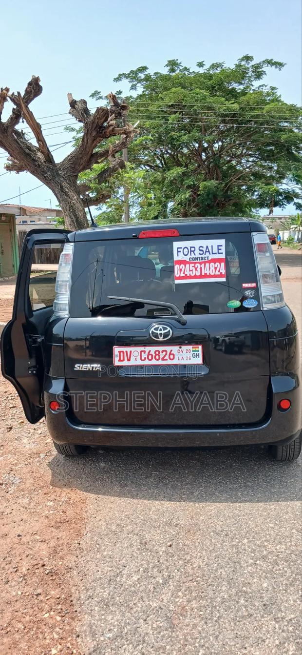 Toyota Sienta 2015 Black