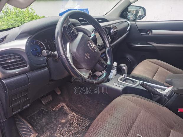 Toyota Hilux 2018 Gray