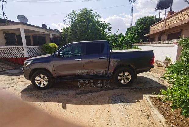 Toyota Hilux 2018 Gray