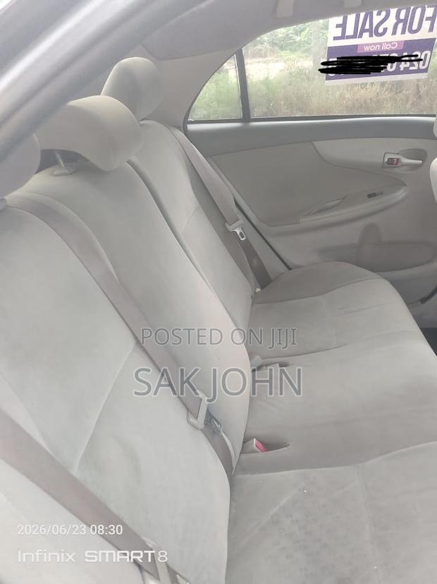 Toyota Corolla LE 4dr Sedan (1.8L 4cyl 4A) 2010 Matt Black