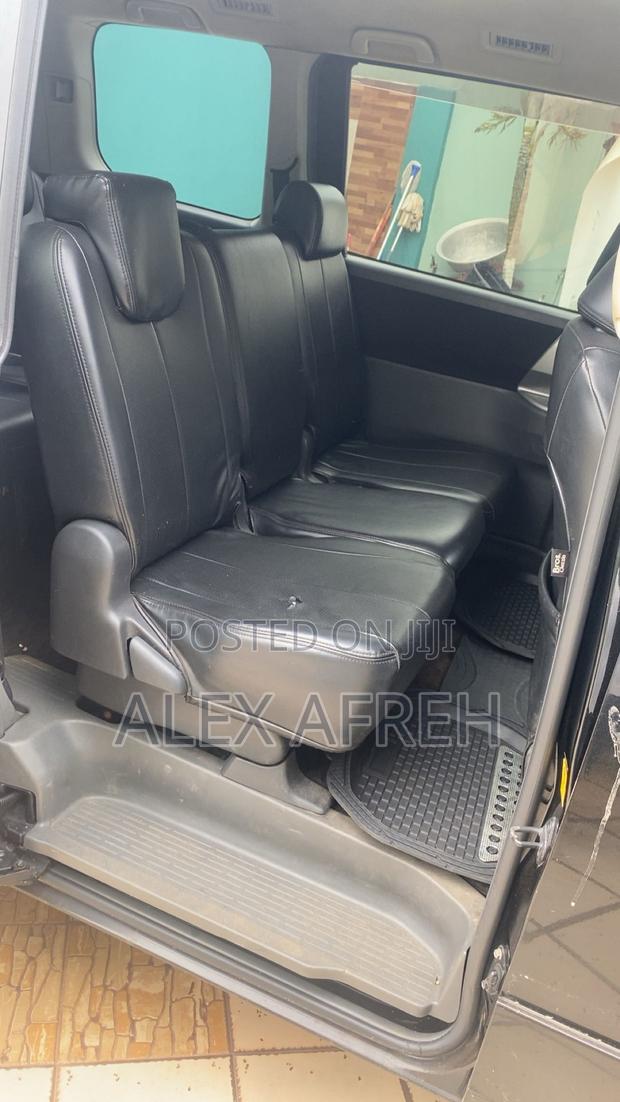 Toyota Voxy Trans-X 4WD 5-Seater 2011 Black