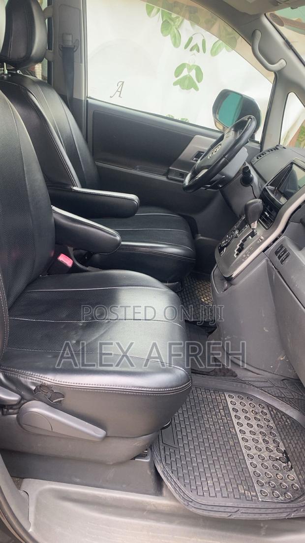 Toyota Voxy Trans-X 4WD 5-Seater 2011 Black
