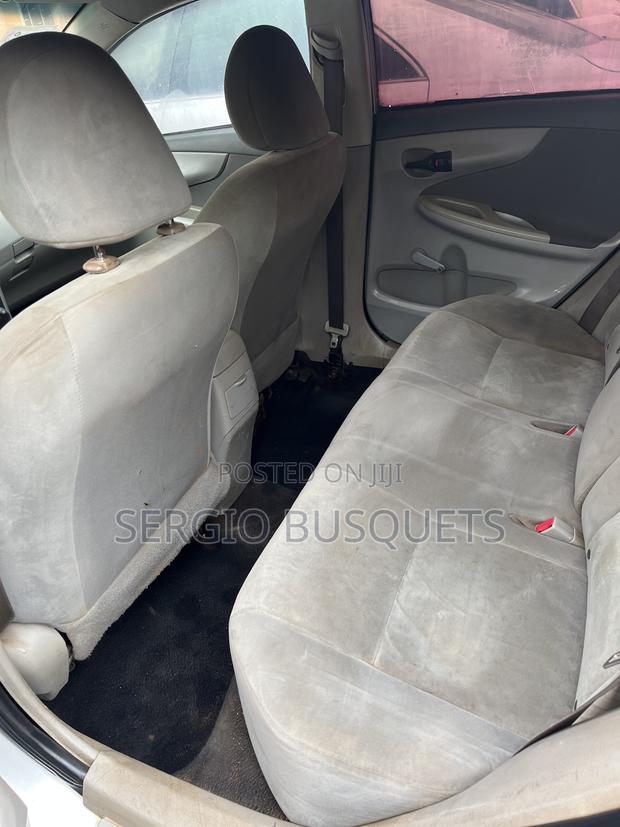 Toyota Corolla LE 4dr Sedan (1.8L 4cyl 4A) 2010 Silver