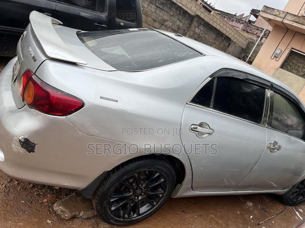 Toyota Corolla LE 4dr Sedan (1.8L 4cyl 4A) 2010 Silver