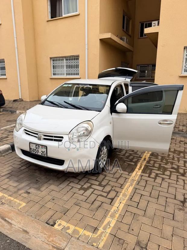 Toyota Passo 2012 White