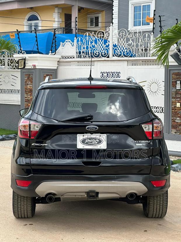 Ford Escape Titanium FWD 2018 Black