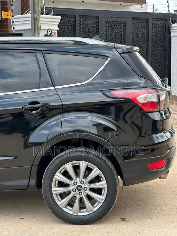 Ford Escape Titanium FWD 2018 Black