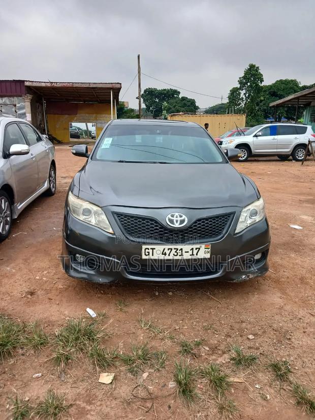 Toyota Camry 2010 Gray