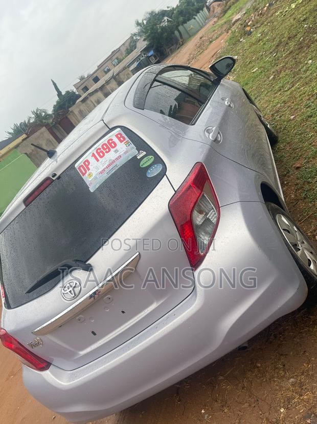 Toyota Vitz 2013 Silver