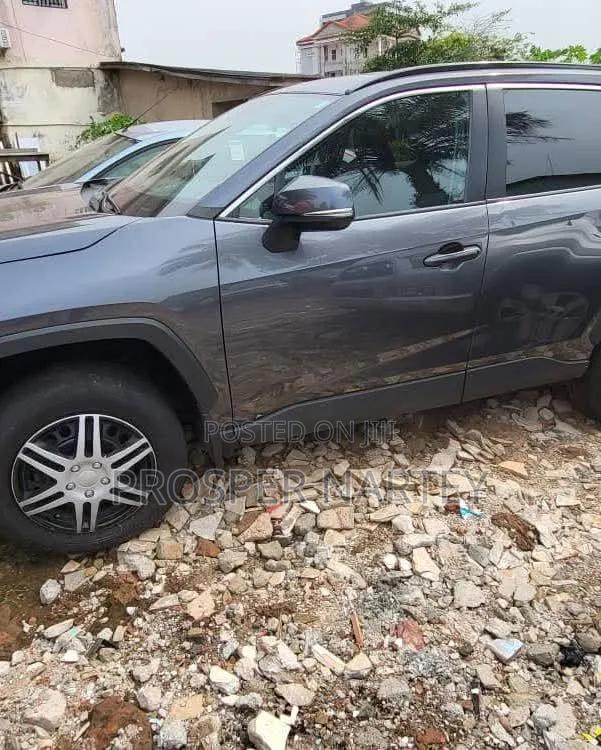 Toyota RAV4 2021 Brown