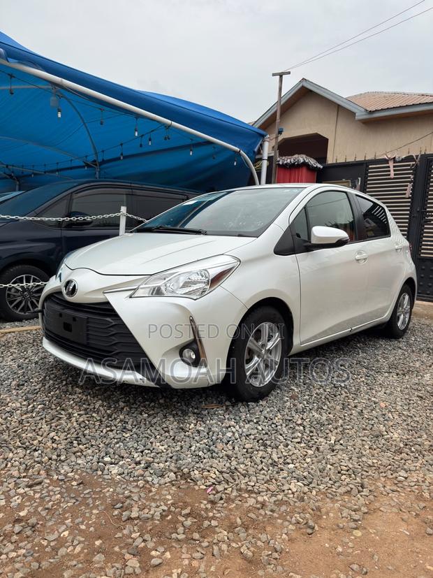 Toyota Vitz 2017 White