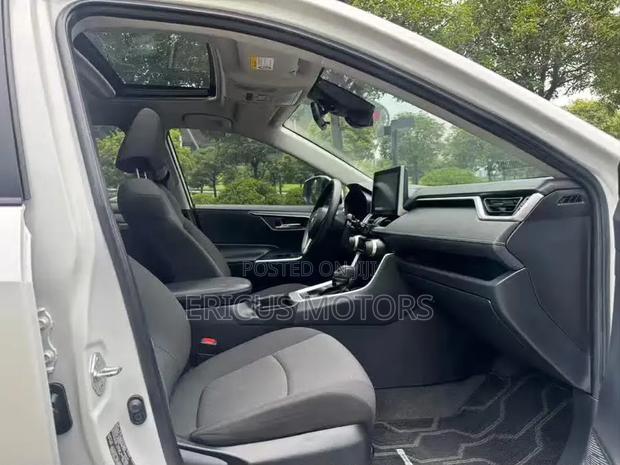 Toyota RAV4 2023 White
