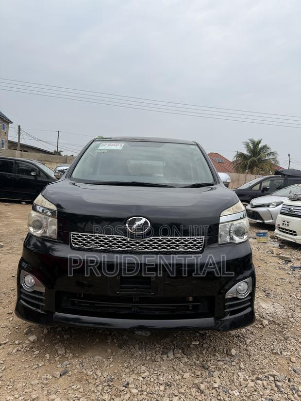 Toyota Voxy X L Edition 2WD 8-Seater 2013 Black