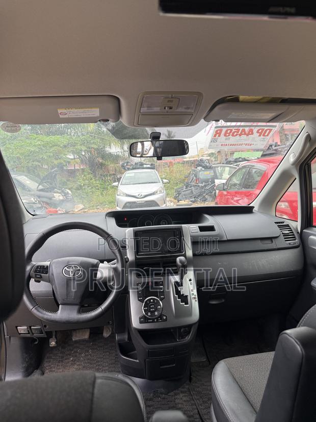 Toyota Voxy X L Edition 2WD 8-Seater 2013 Black