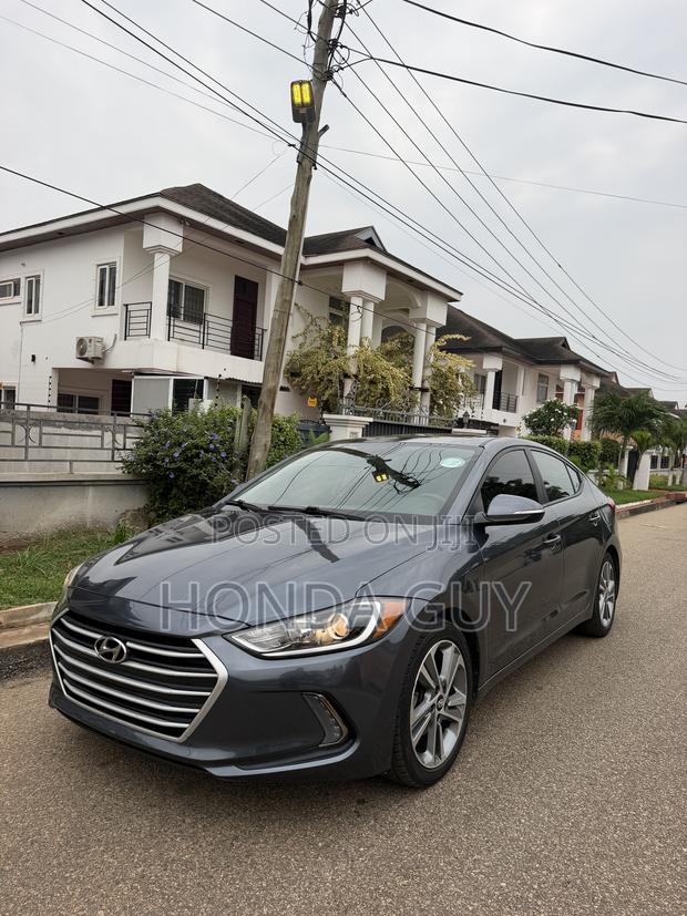 Hyundai Elantra SE Sedan FWD (2.0L 4cyl 6M) 2017 Gray