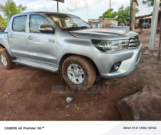 Toyota Hilux 2013 Silver