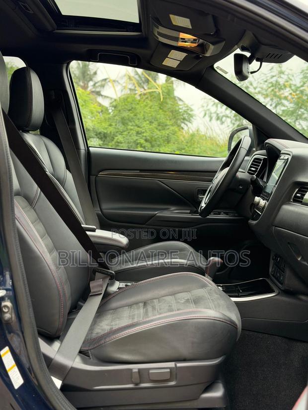 Mitsubishi Outlander LE FWD 2020 Blue