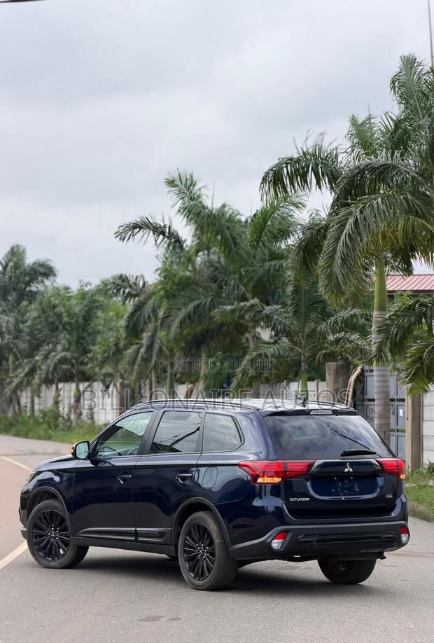 Mitsubishi Outlander LE FWD 2020 Blue