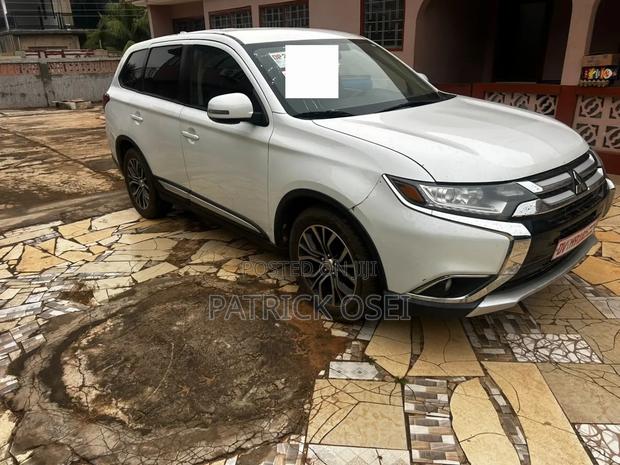 Mitsubishi Outlander 2017 White