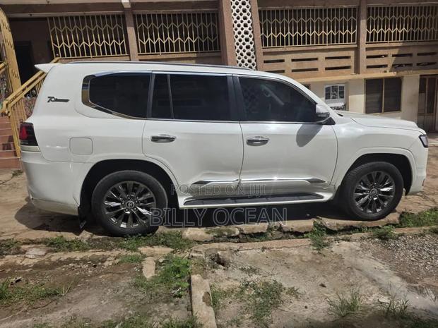 Toyota Land Cruiser 2018 White