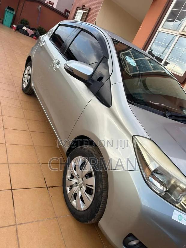 Toyota Vitz 2013 Gray