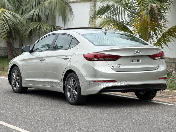 Hyundai Elantra Limited 2018 Gold
