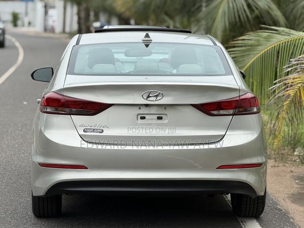 Hyundai Elantra Limited 2018 Gold