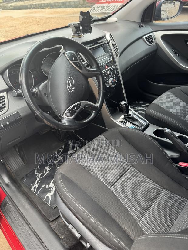 Hyundai Elantra 2016 Red