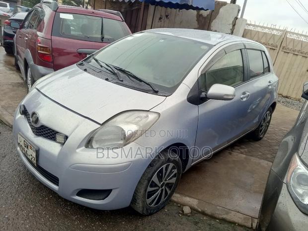 Toyota Vitz 2010 Gray