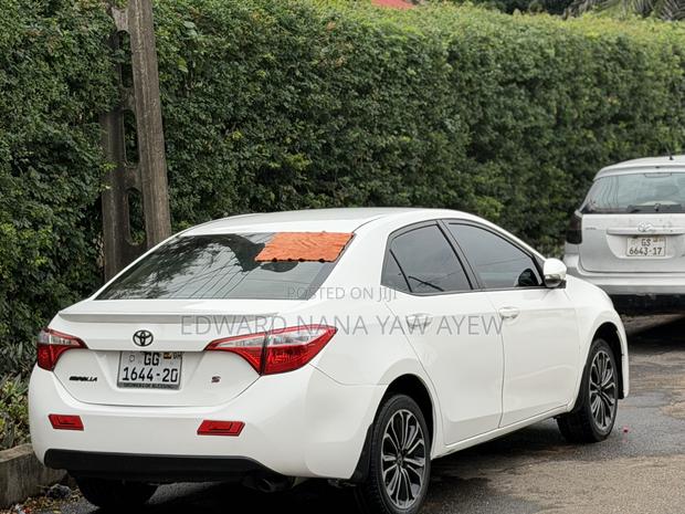 Toyota Corolla S 4dr Sedan (1.8L 4cyl CVT) 2014 White