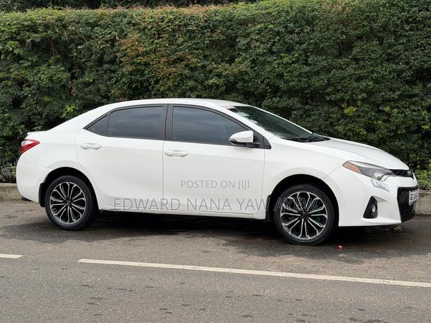 Toyota Corolla S 4dr Sedan (1.8L 4cyl CVT) 2014 White